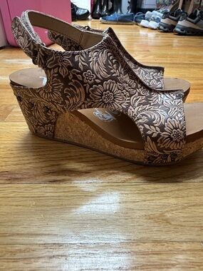 Very G Floral Embossed Brown Slingback Wedges